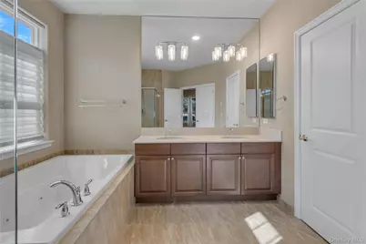 39 Hamlet Woods Drive, Saint James, NY 11780 - Photo 18