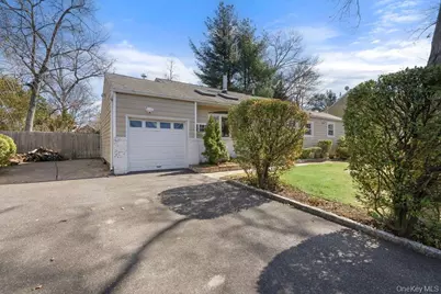 34 Foxwood Drive E, Huntington Station, NY 11746 - Photo 32