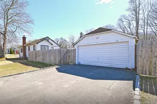 50 S Evergreen Dr, Selden, NY 11784 - Photo 4