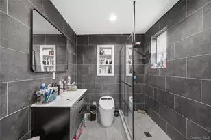 867 Kinsella St, Bronx, NY 10462 - Photo 34