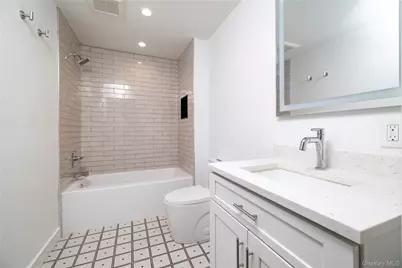 217 Hempstead Avenue, Malverne, NY 11565 - Photo 16