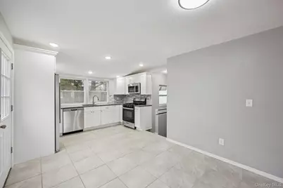 33 E Cherry Street, Central Islip, NY 11722 - Photo 10