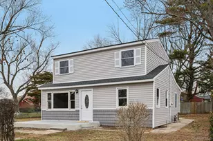 33 E Cherry St, Central Islip, NY 11722 - Photo 2