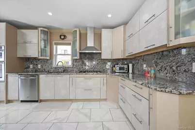 8516 Abingdon Road, Kew Gardens, NY 11415 - Photo 6