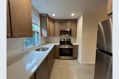 42 Sintsink Drive E #4, Port Washington, NY 11050 - Photo 6