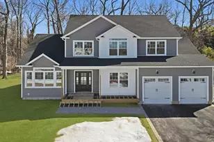 4 Lotto Ct, Lake Grove, NY 11755 - Photo 2