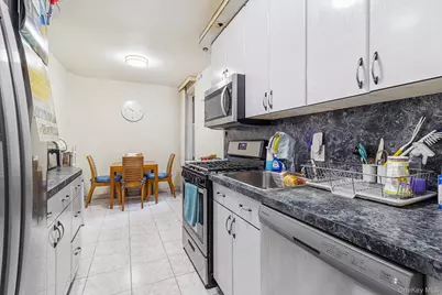 2552 E 7th Street #2J, Brooklyn, NY 11235 - Photo 6