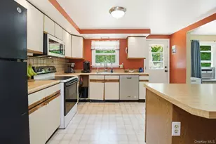 19 Taurat Pl, Mahopac, NY 10541 - Photo 8
