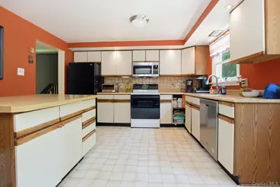 19 Taurat Place, Mahopac, NY 10541 - Photo 6
