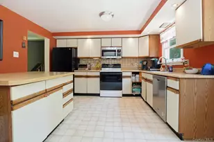 19 Taurat Pl, Mahopac, NY 10541 - Photo 6