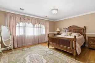 2 Knoll Ln, Glen Head, NY 11545 - Photo 28