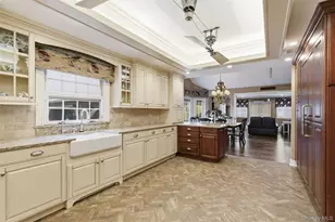 2 Knoll Ln, Glen Head, NY 11545 - Photo 10