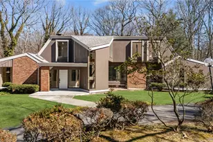 12 Lost Meadow Ln, Port Jefferson, NY 11777 - Photo 2