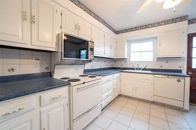 102 Burke Court, Buchanan, NY 10511 - Photo 2