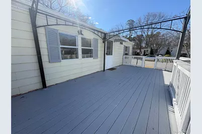 525/82 Riverleigh, Riverhead, NY 11901 - Photo 4