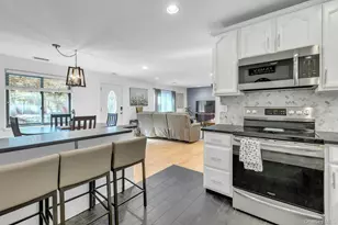 864 Skyline Dr, Coram, NY 11727 - Photo 14