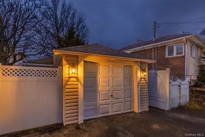 2632 Montauk Avenue, Merrick, NY 11566 - Photo 24