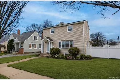 2632 Montauk Avenue, Merrick, NY 11566 - Photo 32