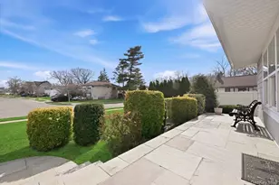 1419 Eric Ln, East Meadow, NY 11554 - Photo 4