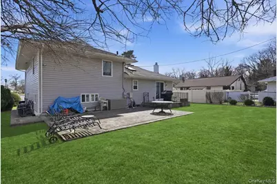 1419 Eric Lane, East Meadow, NY 11554 - Photo 34