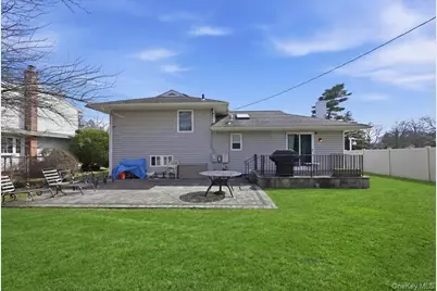 1419 Eric Lane, East Meadow, NY 11554 - Photo 32