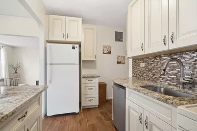 601 Pelham Parkway N #106, Bronx, NY 10467 - Photo 12