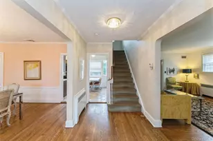 24 Welwyn Rd, Great Neck, NY 11021 - Photo 12