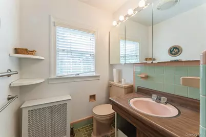 24 Welwyn Road, Great Neck, NY 11021 - Photo 16