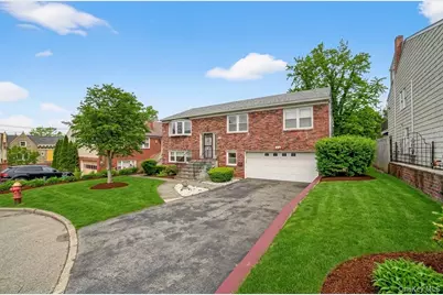 16 Patti Lane, Yonkers, NY 10701 - Photo 2