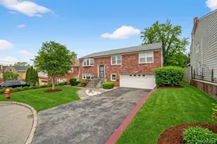 16 Patti Ln, Yonkers, NY 10701 - Photo 2