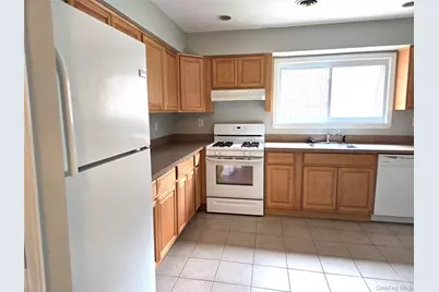 18 Pavilion Ridge Way #16, Suffern, NY 10901 - Photo 4