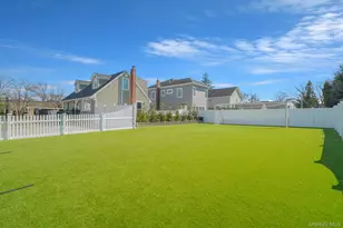 21 Adams St N, Farmingdale, NY 11735 - Photo 4