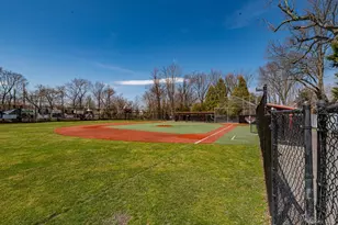 1 Bengeyfield Dr, East Williston, NY 11596 - Photo 22