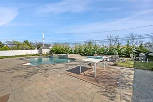 86 New Hwy, Commack, NY 11725 - Photo 26