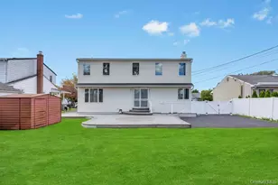 30 Andover Ln, Hicksville, NY 11801 - Photo 6