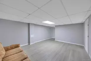 30 Andover Ln, Hicksville, NY 11801 - Photo 32