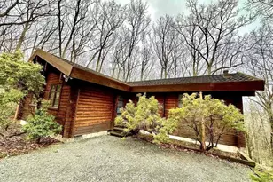 130 Canterbrook Dr, Hawley, PA 18428 - Photo 4