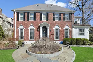 81 Oxford Rd, New Rochelle, NY 10804 - Photo 2