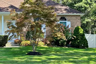 15 Timber Ridge Dr, Coram, NY 11727 - Photo 2