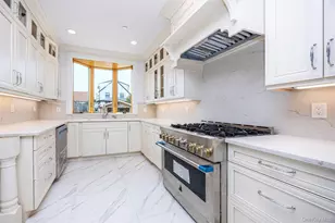 10-42 Utopia Pkwy, Whitestone, NY 11357 - Photo 16