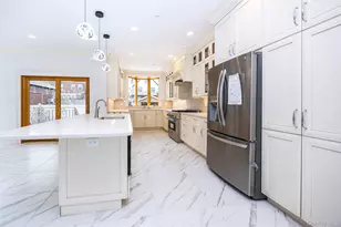 10-42 Utopia Pkwy, Whitestone, NY 11357 - Photo 12