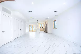 10-42 Utopia Pkwy, Whitestone, NY 11357 - Photo 6