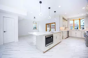 10-42 Utopia Pkwy, Whitestone, NY 11357 - Photo 14