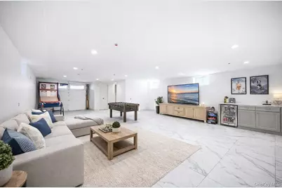 10-42 Utopia Parkway, Whitestone, NY 11357 - Photo 34