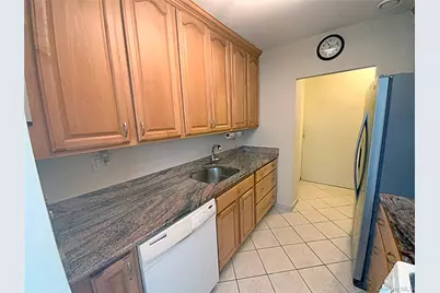 26910 Grand Central Parkway #33Y, Floral Park, NY 11005 - Photo 6