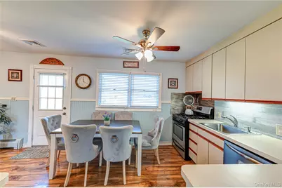 869 Udall Road, West Islip, NY 11795 - Photo 6