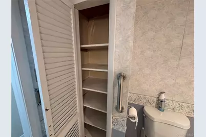 647 S Drury Lane, Rock Tavern, NY 12549 - Photo 12