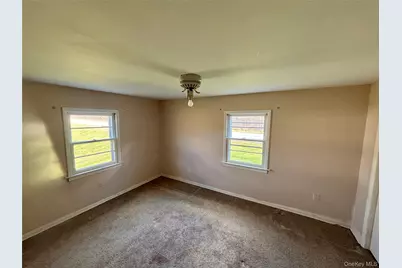 647 S Drury Lane, Rock Tavern, NY 12549 - Photo 16