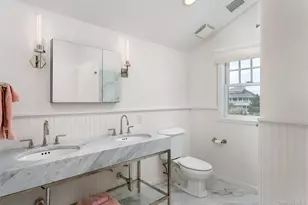 8 Landsend Ln, Southampton, NY 11968 - Photo 20