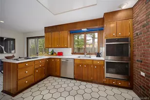 42 Thornwood Dr, Poughkeepsie, NY 12603 - Photo 18